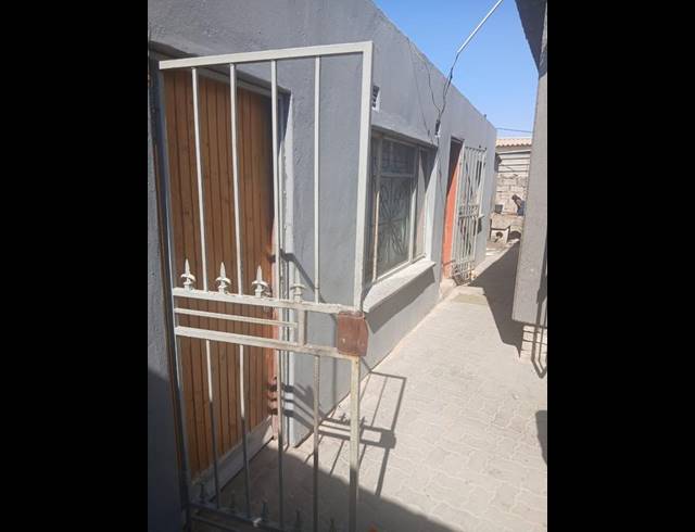 8 BEDROOM HOUSE FOR SALE IN KAALFONTEIN